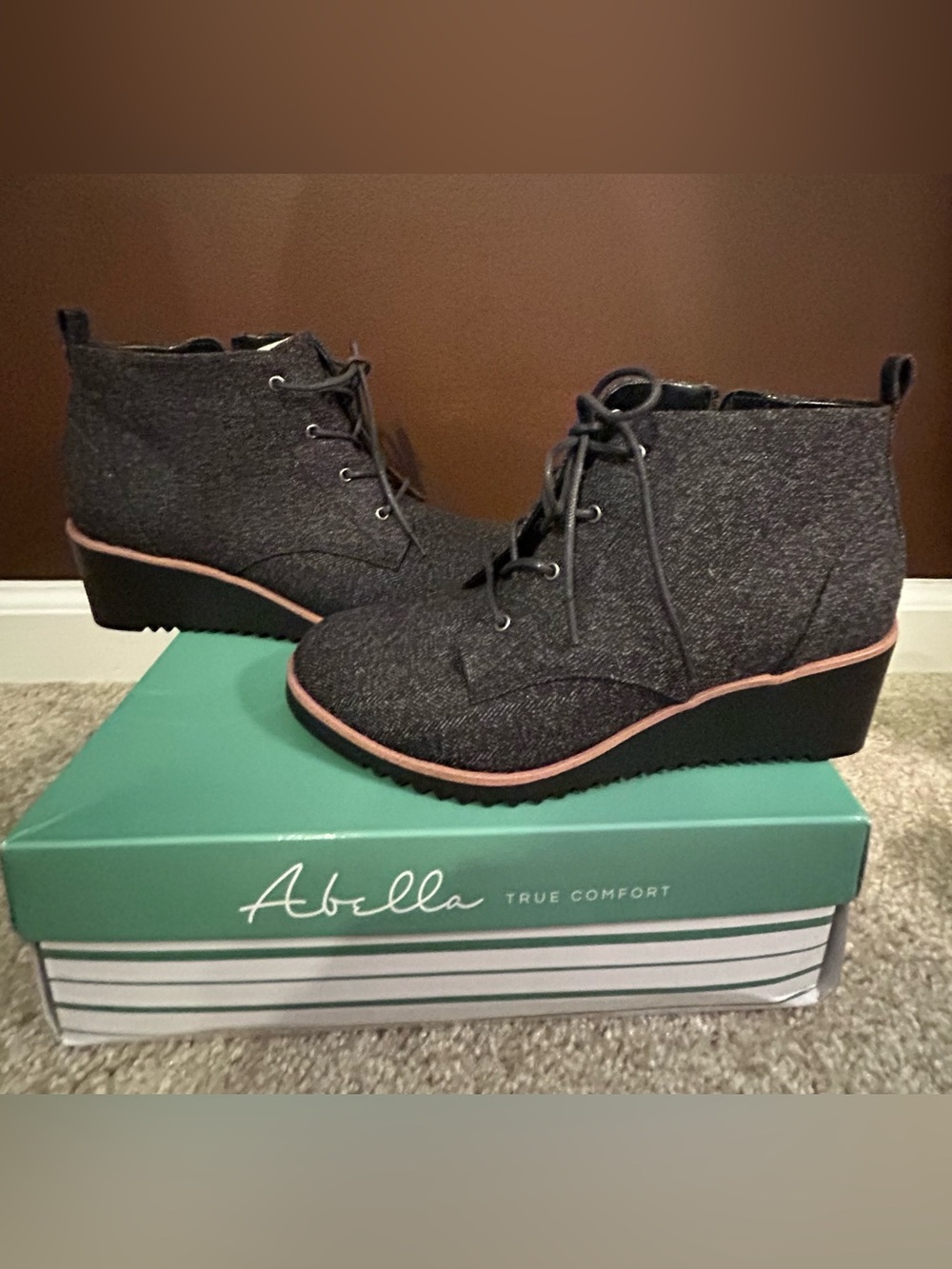 NIB Abella Zeta Comfort Lace Up Wedge Ankle Booties Charcoal Size 8.5